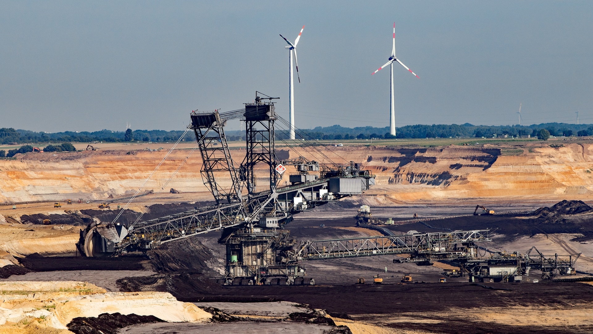 BAM! News - Climat : les exploitations allemandes gigantesques de lignite côtoient l’énergie verte